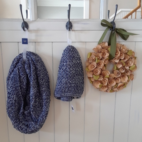 Gap Cable Knit Infinity Scarf & Beanie - Picture 7 of 7